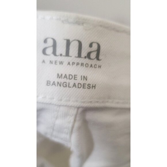 A.N.A White Denim Distressed Shorts With Star Appliques & Frayed Size 14T - Picture 7 of 9